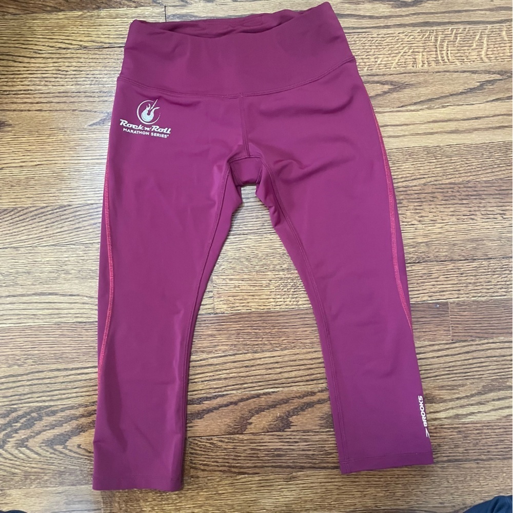 **4/$12** Brooks 3/4 Leggings Rock n' Roll Marathon Series Fuchsia Size Small